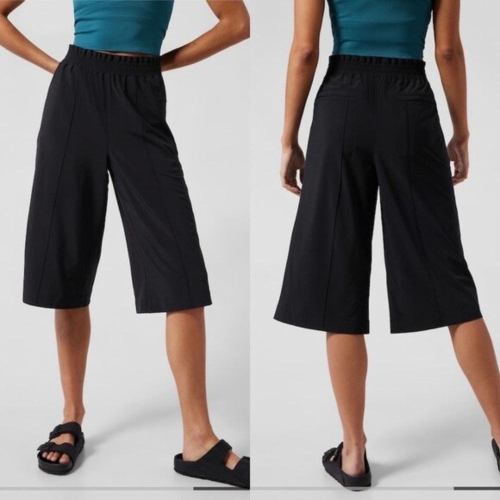 NWT new large Athleta Savannah Bermuda shorts elastic waist stretch black long